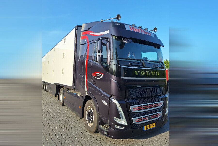 【予約】2026年発売予定 Volvoボルボ FH5 GLOBETROTTER 4X2 ISO THERM LIVE STOCK TRAILER - 3 AXLE VlasTrans / WSI 1/50 建設機械 模型