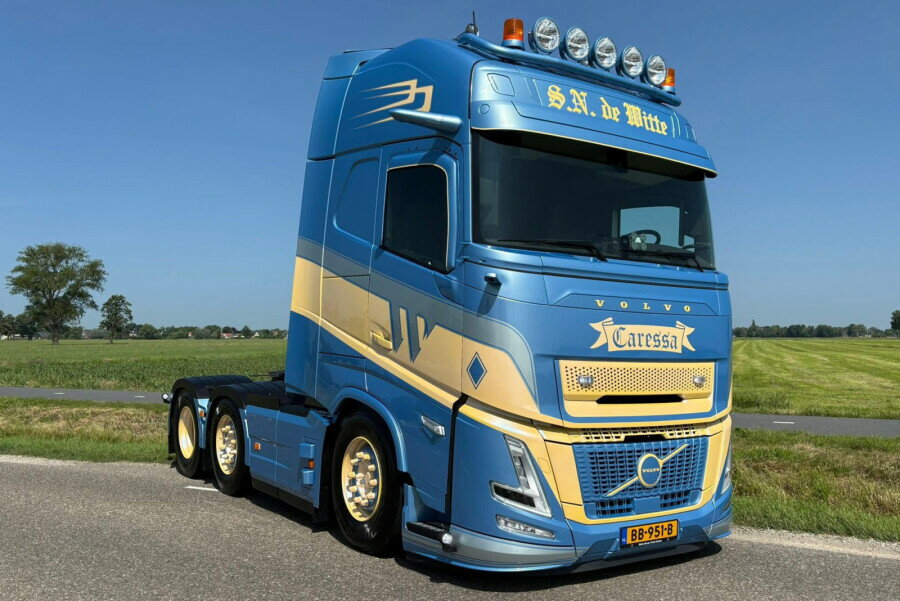 Rakuten - 【予約】2026年発売予定 Volvoボルボ FH AERO GLOBETROTTER XL 6X2 TWIN STEER S.N. de Witte / WSI 1/50 建設機械 模型