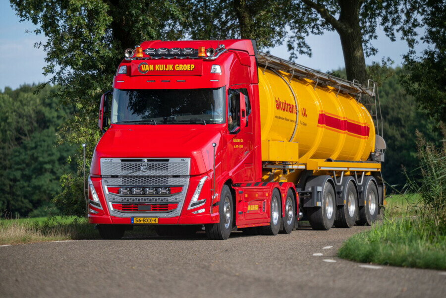 2026年発売予定 VLASTUIN VT5 6X2 TAG AXLE バキュームタンクトレーラー 3 AXLE Vakutrans / WSI 1/50 建設機械 模型