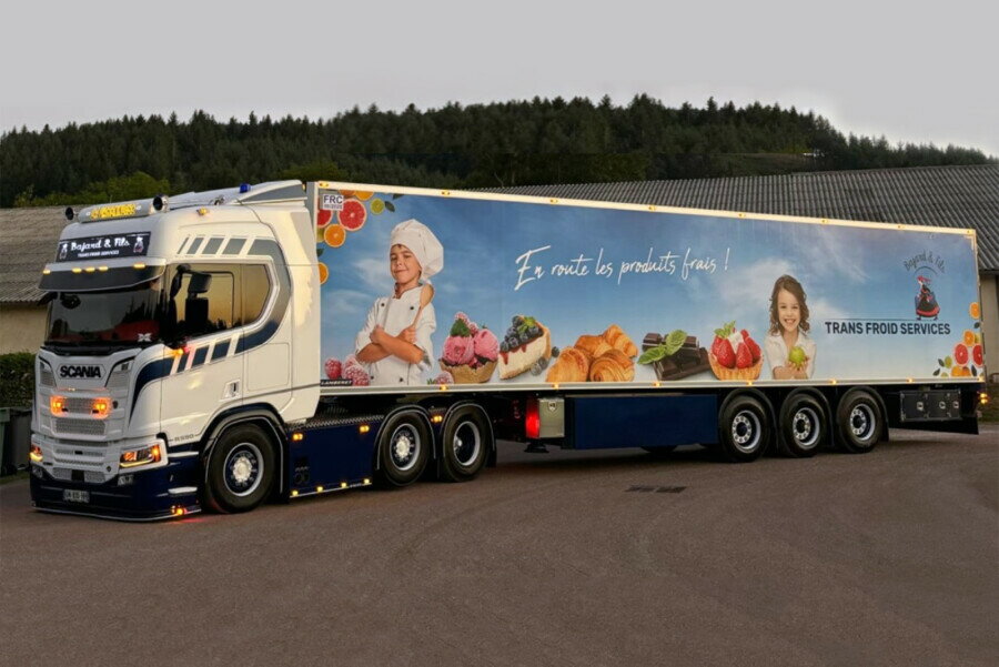 【予約】2026年発売予定 Scaniaスカニア R HIGHLINE CR20H 6X2 REEFER TRAILER 3 AXLE Transports Bajard et Fils / WSI 1/50 建設機械 模型