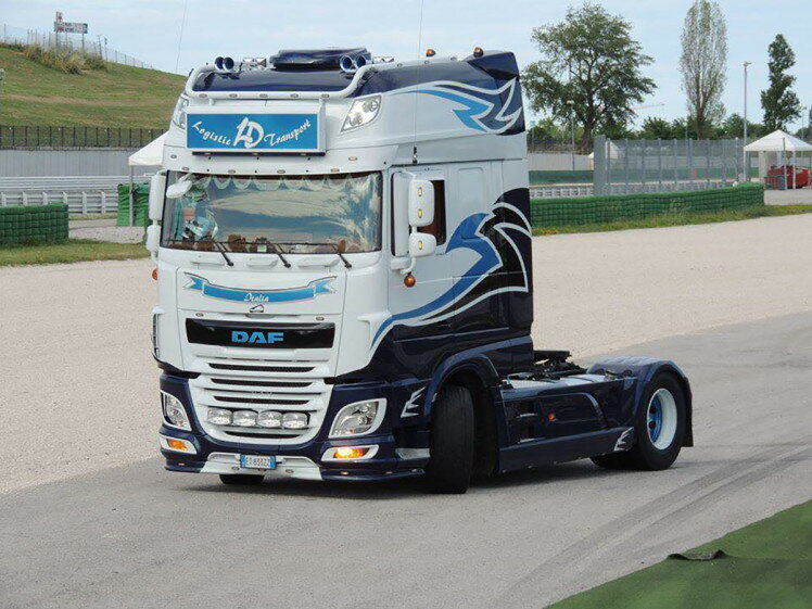 y\z2019N1-3ȍ~\LD Transport DAF XF SUPER SPACE CAB 4x2gN^ /݋@B͌^ Hԗ WSI 1/50 ~j`A