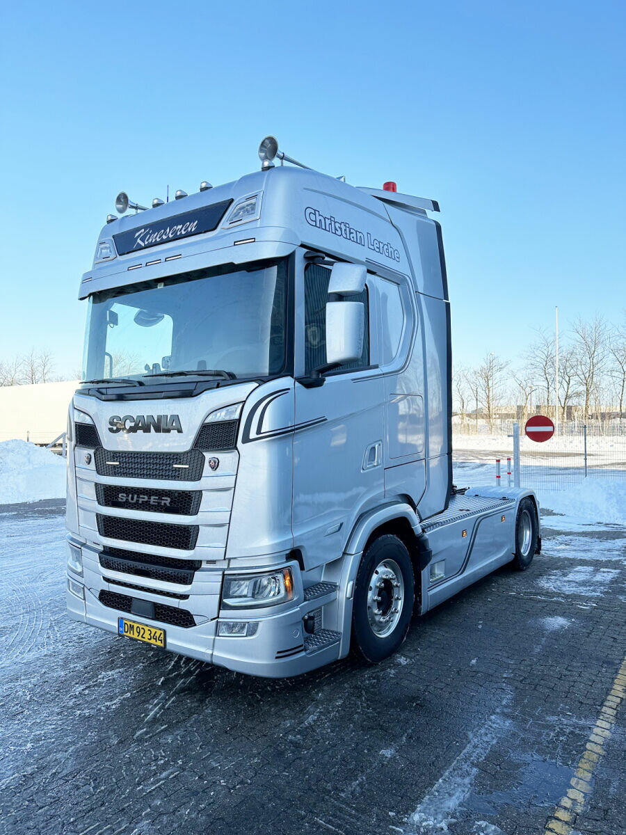 【予約】2024年発売予定CHRISTIAN LERCHE; SCANIA S HIGHLINE CR20H 4X2 トラック トラクタ /WSI 1/50 建設機械模型