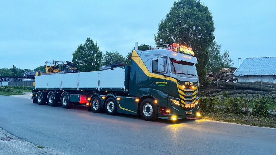 【予約】Bronsema Stroobos IVECO S-WAY AS LOW 6X2 TWIN STEER BRICK TRAILER 3軸 トラック/WSI 1/50 建設機械模型 工事車両