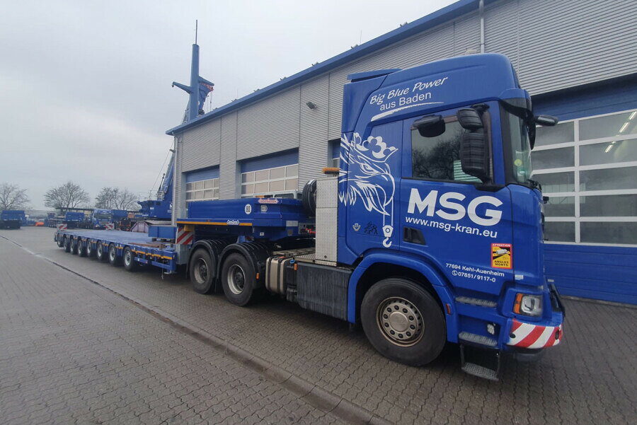 2027年発売予定 MSG SCANIA R HIGHLINE CR20H 6X4 MANOOVR WITH 2 AXLE DOLLY 6 AXL / WSI 1/50 ミニカー トラック模型