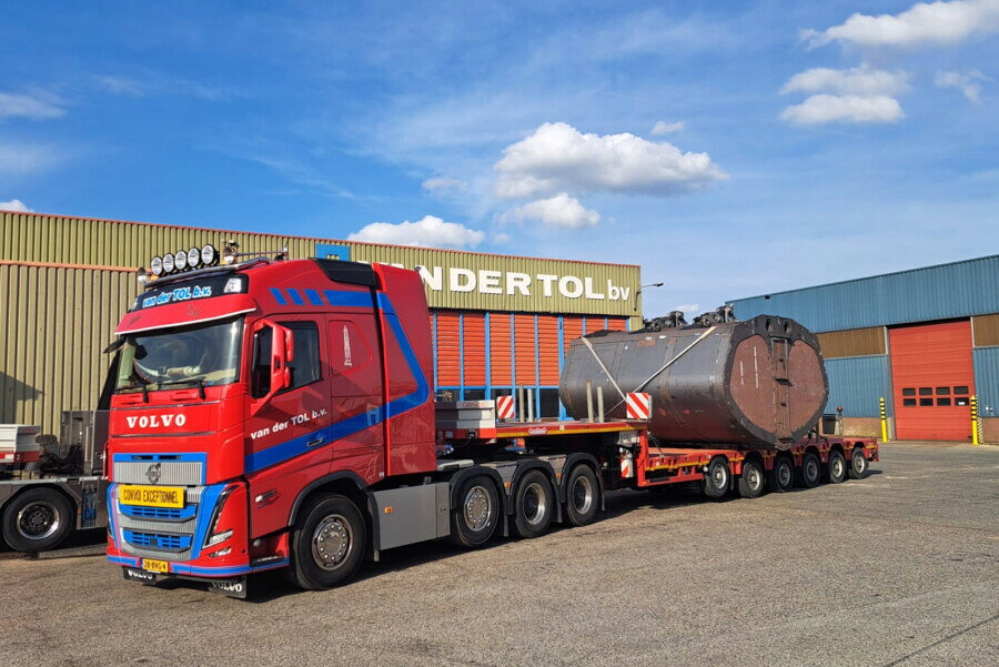 2026年発売予定 Van der Tol VOLVO FH5 GLOBETROTTER 8X4 MANOOVR 6 AXLE / WSI 1/50 ミニカー トラック模型