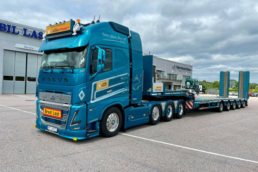 2027年発売予定 Akka Frakt VOLVO FH5 GLOBETROTTER XL 8X4 MANOOVR 5 AXLE / WSI 1/50 ミニカー トラック模型