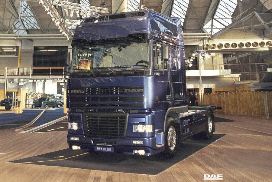 【予約】2027年発売予定 Premium Line DAF 95XF SUPER SPACE CAB 4X2 / WSI 1/50 ミニカー トラック模型