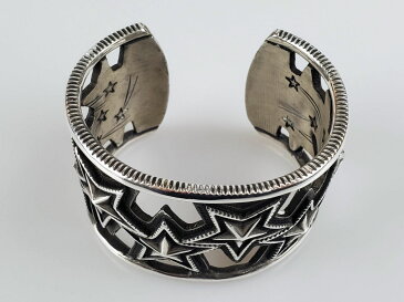 【中古】CODY SANDERSON(コディ サンダーソン)cut out opposing star cuff スター 星 バングル ブレスレット 中古品 05r0301
