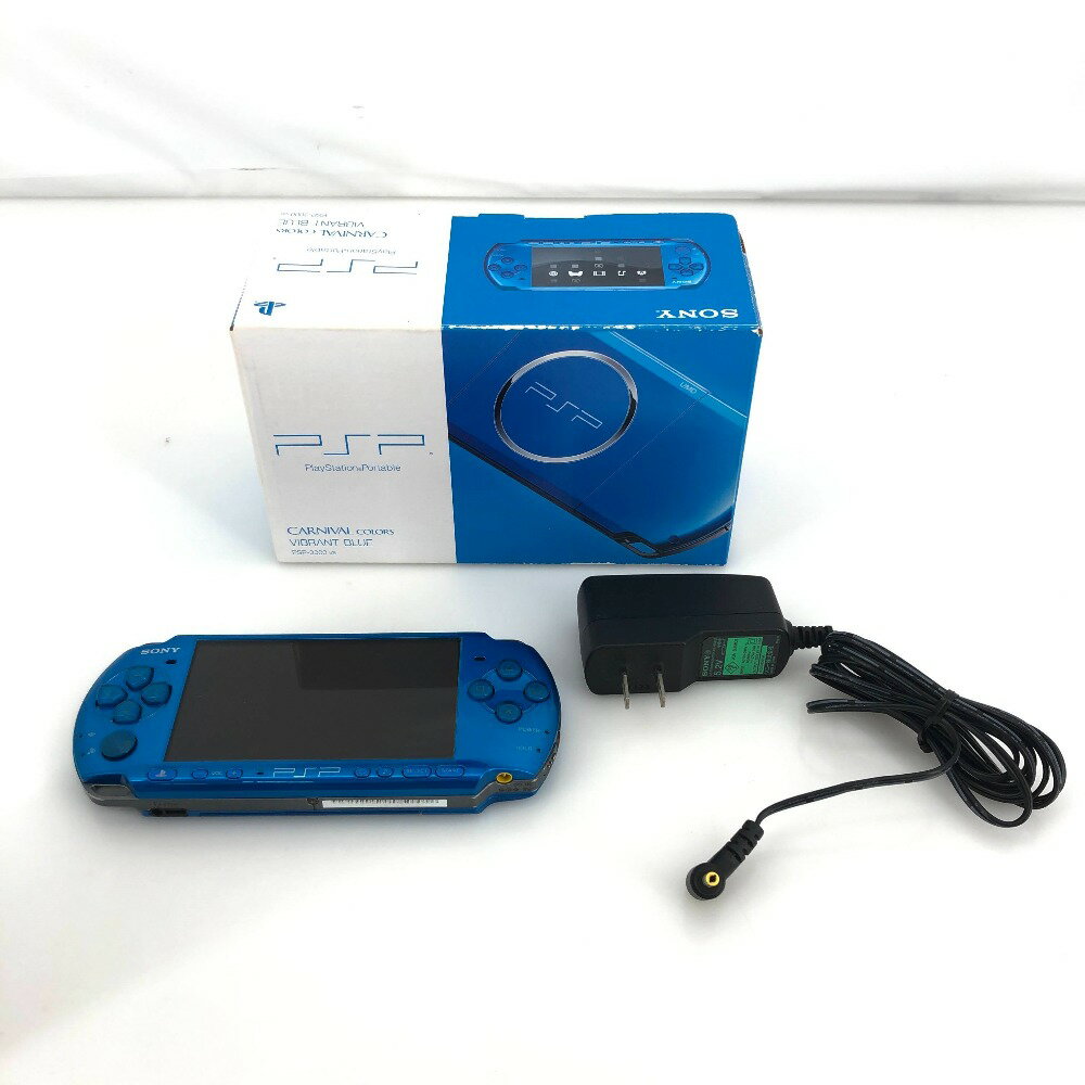 製品仕様 商品名 【中古】 【PSP】PlayStation ポータブル 本体 箱あり VIVRANTブルー メモリーカード2GB 欠品/画面ヤケあり ＊動作確認済み＊ 05w15781T 【館林店】 ゲーム機種プレイステーション・ポータブル 付属品 内容物は、写真にある物が全てとなります。 状態 ランク：「C」 ＊充電、ソフト読み込み、ボタン操作確認済みです。 ＊多少画面ヤケあります。 ＊充電器非純正です。 ＊写真にあるものが全てです。 ※店舗併売のお品物になります。 撮影時の状態と相違がある場合がございます。 店頭にて販売が成立した際はお取引をキャンセルさせていただく場合がございます。 あらかじめご了承いただきますようお願い申し上げます。 ※お値下げについて※ 当店ではお客様からのご相談によるお値下げには対応いたしかねます。 定期的に価格の見直しを行っておりますので是非いいね、フォローにてお待ちください。 【外観詳細】「S」 未使用、もしくは未開封のお品物です「A」 使用品ですが、目立つ傷・汚れなどのないきれいなお品物です「B」 一般的な中古コンディションのお品物です「C」 目立つ傷・汚れなどのあるお品物です「D」 状態が著しく損なわれているお品物です ご注意事項 当ストアより出品のお品物は全て中古品、現状品となりますのでご理解いただいた上でのご購入をお願いいたします。モニターの発色の具合によって実際のものと色が異なる場合がございます。店舗併売のお品物になります。店頭にて販売が成立した際はお取引をキャンセルさせていただく場合がございます。【梱包について】お品物によっては、梱包には形成した段ボール箱、USED段ボール箱などを使用する場合があります。