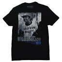 　WILLIE NELSON Texas 1973 T-SHIRTS公認のオフィシャルライセンス商品！（画像をクリックで拡大します）（画像をクリックで拡大します） 商品名WILLIE NELSON Texas 1973 T-SHIRTS商品詳細カントリー界のアウトローにしてアメリカを代表する偉大なシンガーソングライターの一人である御大、ウィリー・ネルソン。 長いキャリアにおいて数多くの作品を世に送り出しグラミー賞受賞は複数回に及ぶなど輝かしい功績を誇り、俳優として映画出演もこなすアメリカ音楽界のレジェンドアーティストです。 85年にはニール・ヤング、ジョン・メレンキャンプと農業経営者への支援チャリティーコンサート“Farm Aid”を企画提唱し長年にわたって参加するなど音楽を通じての様々な社会貢献活動も広く認知されています。 現在も音楽活動の意欲は衰えず音源をリリースするなど現役として活躍を続け、その存在の偉大さは数多くの様々なアーティストから多大なリスペクトを集め続けています。 数多くの著名なミュージシャンを撮り続けた伝説の写真家ジム・マーシャルによる写真を使用したデザインのTシャツ。 公認のオフィシャルライセンス商品です。サイズサイズ：S 身幅：約47cm 着丈：約73cm サイズ：M 身幅：約50cm 着丈：約75cm サイズ：L 身幅：約52cm 着丈：約75cm ※平置きにて採寸し平均サイズを表示しております。輸入商品は国内商品のような緻密さに欠けるため、多少の誤差はご了承ください。素材・その他素材：COTTON 100％ タグ表記：JIM MARSHALL注意事項撮影時のライティング、ご覧になっているモニター・PC環境により実際の商品と色味が異なって見える場合がございます。ご了承の上お買い求め下さい。