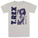 　T.REX Japanese T-SHIRTSバンド公認のオフィシャルライセンス商品！ 商品名 T.REX Japanese T-SHIRTS商品詳細マーク・ボラン率いる「20th Century Boy (20世紀少年)」でおなじみのグラムロックの雄、T.REX。 68年のデビュー当初はTyrannosaurus Rex名義で活動していましたが、70年にT.Rexにバンド名を変更。 デヴィッド・ボウイと共に70年代初頭にイギリスで巻き起こったグラムロック・ムーブメントの中心的存在で一世を風靡したレジェンドバンドです。 77年にマーク・ボランが交通事故でこの世を去りバンドは解散となりますが、2020年にはロックの殿堂入りを果たすなど世界を席巻したグラムロックスタイルは多方面に支持され続けています。 カタカナで表記されたバンド名とフォトグラファーの鋤田正義によって撮影されたマーク・ボランの写真を組み合わせたデザインのTシャツ。 バンド公認のオフィシャルライセンス商品です。サイズサイズ：S 身幅：約46cm 着丈：約73cm サイズ：M 身幅：約49cm 着丈：約74cm サイズ：L 身幅：約54cm 着丈：約76cm サイズ：XL 身幅：約60cm 着丈：約79cm ※平置きにて採寸し平均サイズを表示しております。輸入商品は国内商品のような緻密さに欠けるため、多少の誤差はご了承ください。 素材・その他素材：COTTON 100％ タグ表記：M&O / PORT＆COMPANY / COTTON HERITAGE / GILDAN注意事項撮影時のライティング、ご覧になっているモニター・PC環境により実際の商品と色味が異なって見える場合がございます。ご了承の上お買い求め下さい。