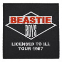 　BEASTIE BOYS Licensed To Ill Tour 1987 Patch WAPPENバンド公認のオフィシャルライセンス商品！ 商品名BEASTIE BOYS Licensed To Ill Tour 1987 Patch WAPPEN商品詳細80年代初頭にTHE YOUNG AND THE USELESSというハードコアパンクバンドからスタートしジャンルの垣根を越えて活躍したレジェンドバンド、BEASTIE BOYS。 トータルセールスは4000万枚超を記録、2011年にはロックの殿堂入りを果たしグラミー賞を3度受賞という輝かしい実績を誇るヒップホップバンドです。 バンドはメンバーのMCAことアダム・ヤウクが2012年に癌のため47歳という若さでこの世を去ったことを受け、今後の活動を行う予定がないことを公言し活動に終止符を打ちました。 87年に行われたLICENSED TO ILL TOURがデザインのワッペン。 バンド公認のオフィシャルライセンス商品です。サイズサイズ：縦10cm ×横10cm ※輸入商品は緻密さに欠けるため、多少の誤差はご了承ください。注意事項撮影時のライティング、ご覧になっているモニター環境により実際の商品と色味が異なって見える場合がございます。ご了承の上お買い求め下さい。