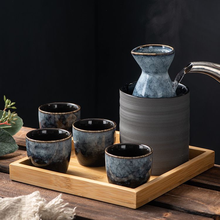 日本酒 酒器セット 陶器 徳利 お猪口 盃 6点セット お猪口4個 徳利1個 トレー付き 清酒グラス 焼酎カップ 和風 古風 晩酌セット 温酒器 冷酒器 家飲み 来客用 ギフト 父の日 プレゼント おしゃれ 黒 石目調