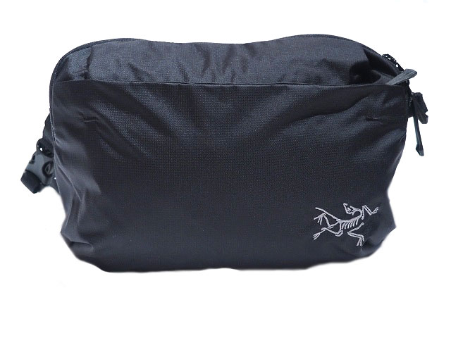 「軽量で機能的なARC'TERYX ヒリアド・クロスボディが旅行に最適!」 縦画像 2