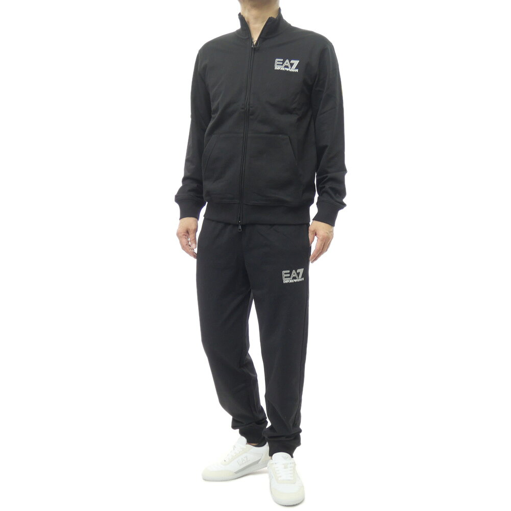 サイズ（単位：cm） トップス 【S】肩幅45/胸囲98/着丈65/袖丈65 【M】肩幅48/胸囲108/着丈66/袖丈66 【L】肩幅50/胸囲112/着丈68/袖丈67 【XL】肩幅51/胸囲114/着丈70/袖丈68 【XXL】肩幅53/胸囲120/着丈72/袖丈70 【3XL】肩幅54/胸囲122/着丈74/袖丈72 パンツ 【S】ウエスト76/股上29/股下75/渡幅31/腿幅28/裾幅12 【M】ウエスト80/股上29/股下76/渡幅32/腿幅29/裾幅13 【L】ウエスト84/股上29/股下76/渡幅33/腿幅30/裾幅13 【XL】ウエスト88/股上30/股下76/渡幅35/腿幅31/裾幅14 【XXL】ウエスト96/股上30/股下77/渡幅36/腿幅32/裾幅15 【3XL】ウエスト98/股上31/股下79/渡幅37/腿幅33/裾幅15 ※記載寸法はすべてスタッフの手作業による採寸（実寸）となります。また、商品によっては微妙に個体差が生じることもあるため、実際の商品と若干異なる場合がございます。あらかじめご了承ください。 撮影着用サイズ サイズ：S モデル：身長173cm 体重63kg・標準体型 （通常着用サイズ：EU:S〜M イタリア:44〜46 インチ:29 JPN:M） ＜試着感：Sサイズ着用でトップスはややスリム、ボトムはベーシックな着心地でした。＞ アイテム説明 上下のアイテムにコントラストの効いたEA7ロゴがあしらわれ、スポーツとラグジュアリーを融合したリラックス感とスタイリッシュさを兼ね備えたセットアップ。裏地はサラッとしたパイル地で、トップスはスタンドカラーでフロントファスナーを使用し脱ぎ着しやすく、ボトムスはウエストにロゴのカラーと合わせたドローコード付き。程よい厚みと優しい肌触りで快適な着用感を実現し、動きやすさにも配慮されているので、デイリーから軽いトレーニングまで幅広いシーンに対応します。セットアップとしてはもちろん、それぞれ単品でも着回ししやすく、コーディネートの幅が広がります。タウンユースからワンマイルウェアまで活躍し、機能性とデザイン性を兼ね備えたワードローブに取り入れたいアイテムです。 ※セットになっているため、上下で別のサイズのご購入はできません。あらかじめご了承ください。 仕様 トップス：ダブルジップ パンツ：ウエストゴム、ドローコード付き カラー BLACK（UC001） 生産国 カンボジア 素材 コットン100％ シーズン 2026春夏コレクション 型番 7M001318 AF13512 お問い合わせ番号 E726SS367 ≫ EA7の商品一覧へお問い合わせ番号 E726SS367 シーズン 2026春夏コレクション 型番 7M001318 AF13512 カラー BLACK（UC001） 生産国 カンボジア 素材 コットン100％ 撮影着用サイズ サイズ：S モデル：身長173cm 体重63kg・標準体型 （通常着用サイズ：EU:S〜M イタリア:44〜46 インチ:29 JPN:M） ＜試着感：Sサイズ着用でトップスはややスリム、ボトムはベーシックな着心地でした。＞ 仕様 トップス：ダブルジップ パンツ：ウエストゴム、ドローコード付き コメント 上下のアイテムにコントラストの効いたEA7ロゴがあしらわれ、スポーツとラグジュアリーを融合したリラックス感とスタイリッシュさを兼ね備えたセットアップ。裏地はサラッとしたパイル地で、トップスはスタンドカラーでフロントファスナーを使用し脱ぎ着しやすく、ボトムスはウエストにロゴのカラーと合わせたドローコード付き。程よい厚みと優しい肌触りで快適な着用感を実現し、動きやすさにも配慮されているので、デイリーから軽いトレーニングまで幅広いシーンに対応します。セットアップとしてはもちろん、それぞれ単品でも着回ししやすく、コーディネートの幅が広がります。タウンユースからワンマイルウェアまで活躍し、機能性とデザイン性を兼ね備えたワードローブに取り入れたいアイテムです。 ※セットになっているため、上下で別のサイズのご購入はできません。あらかじめご了承ください。 サイズ（単位：cm） トップス 【S】肩幅45/胸囲98/着丈65/袖丈65 【M】肩幅48/胸囲108/着丈66/袖丈66 【L】肩幅50/胸囲112/着丈68/袖丈67 【XL】肩幅51/胸囲114/着丈70/袖丈68 【XXL】肩幅53/胸囲120/着丈72/袖丈70 【3XL】肩幅54/胸囲122/着丈74/袖丈72 パンツ 【S】ウエスト76/股上29/股下75/渡幅31/腿幅28/裾幅12 【M】ウエスト80/股上29/股下76/渡幅32/腿幅29/裾幅13 【L】ウエスト84/股上29/股下76/渡幅33/腿幅30/裾幅13 【XL】ウエスト88/股上30/股下76/渡幅35/腿幅31/裾幅14 【XXL】ウエスト96/股上30/股下77/渡幅36/腿幅32/裾幅15 【3XL】ウエスト98/股上31/股下79/渡幅37/腿幅33/裾幅15 ※記載寸法はすべてスタッフの手作業による採寸（実寸）となります。また、商品によっては微妙に個体差が生じることもあるため、実際の商品と若干異なる場合がございます。あらかじめご了承ください。 【 ご注意事項 】 入荷時期により、商品のディテール、タグや付属品、原産国等、一部仕様が商品説明と異なる場合がございます。あらかじめご了承ください。 掲載商品画像はご利用環境等により実際の商品と色味や質感などに若干の誤差が生じる場合がございます。あらかじめご了承ください。 掲載商品は他店舗でも販売しております。在庫管理には十分配慮しておりますが、タイミングによりご注文の商品をご用意できない場合があり、その際は誠に申し訳ございませんがご注文をキャンセルさせていただきます。 販売価格は予告なく変更させていただく場合がございます。 こちらの商品は並行輸入品となります。 ≫ EA7の商品一覧へ