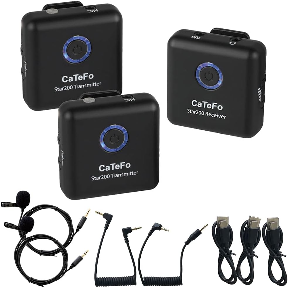 メーカー名 CaTeFo / カテフォ 商品名 Star200T2 タイプ ワイヤレスピンマイク 状態 新品 　 コメント CaTeFo Star200は新世代の2.4GHzワイヤレスマイクシステムです。 スマートフォン、DSLRカメラ、タブレット、カムコーダーなど様々な撮影機材で簡単に、 ワイヤレス・ピンマイクを使用した撮影が可能です。 CaTeFo Star200はデュアルチャンネル仕様で、TXトランスミッターからの音声を1台のRXレシーバーで同時に受信可能です。 通信方式：2.4GHz デジタル方式 有効距離：50m(遮へい物がない場合) 電源：内蔵バッテリーもしくはUSB DC5V 連続使用可能時間：トランスミッター4時間、レシーバー6時間 オーディオ入力：内蔵マイクもしくは外部マイク オーディオ入力出力：TRS(ラインアウトプット)、ヘッドホンアウトプット 重量：トランスミッター24g、レシーバー24g サイズ：トランスミッター42×42×15mm 　　　　レシーバー42×42×15mm 付属アクセサリー：ピンマイク×2、3.5mm　TRS-TRRSケーブル×1、3.5mm 　　　　　　　　　TRS-TRSケーブル×1、USB TypeC充電ケーブル×3 管理番号 　　　 001087MU2412N 　　　 ご注文の前にお読みください こちらに掲載している商品は実店舗でも並行して販売しておりますので、こちらでご注文できた状態でもタイムラグにより在庫が不足してしまう場合がございます。 ご注文は当店からの「ご注文ありがとうございます」メールが発送された時点で確定とさせて頂きます。 極力最新の在庫状態を提示出来る様に努めていますが、何卒ご理解くださいますようお願い致します。