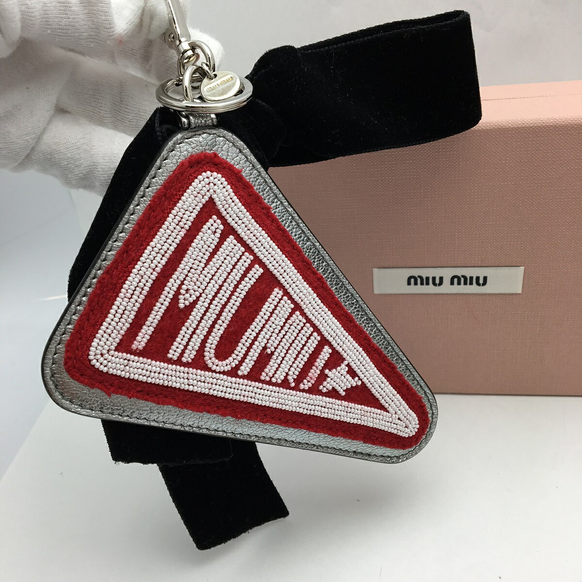 ミュウミュウ　MIUMIU　チャーム(ロゴ刺繍&リボン)　ナイロン×やぎ革　レッド×シルバー×ブラック　【トレジャースポット】【中古】