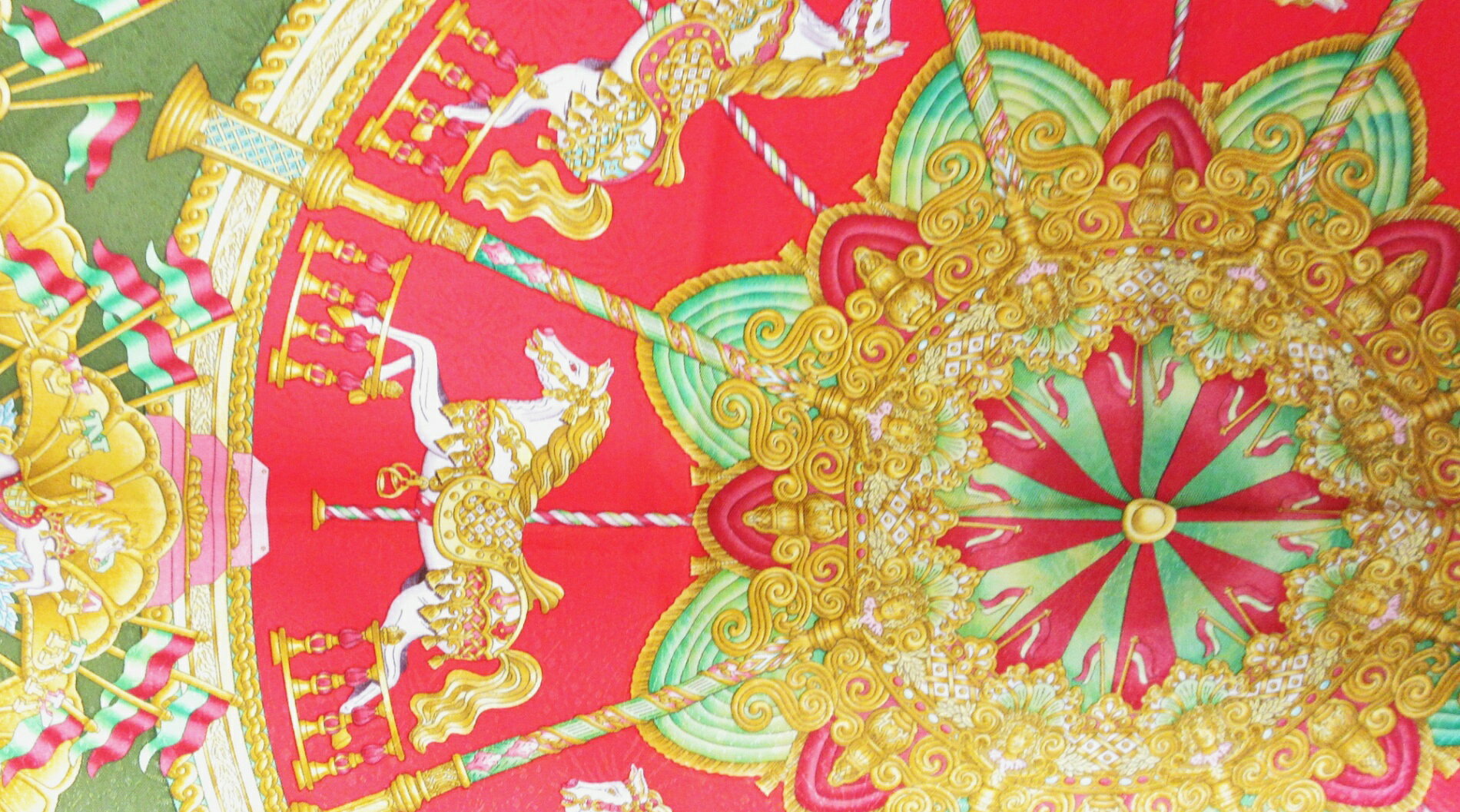 トレジャー トローヴのHERMES/エルメス　カレ90 スカーフ　シルク　「LUNA　PARK」　遊園地　【中古】｜アングル3