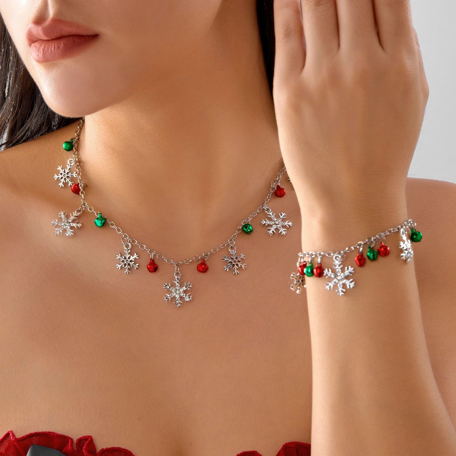 【楽天スーパーSALE】欧米のアイデア雪のクリスマスの新しいブレスレットの雪のサンタクロースの鈴の花輪プレゼントペンダント引張りブレスレット