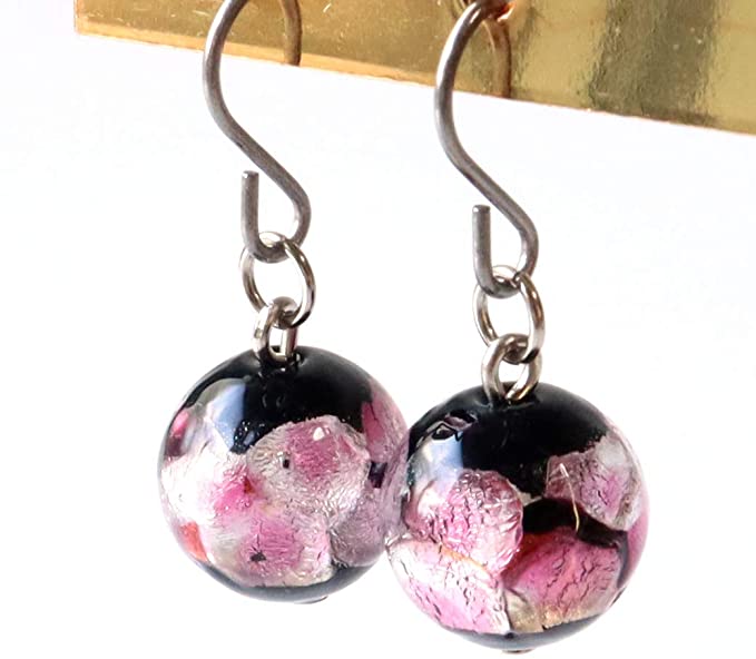 ホタルガラス ピアス ピンク チタン製 両耳用 とんぼ玉 沖縄 琉球 お土産