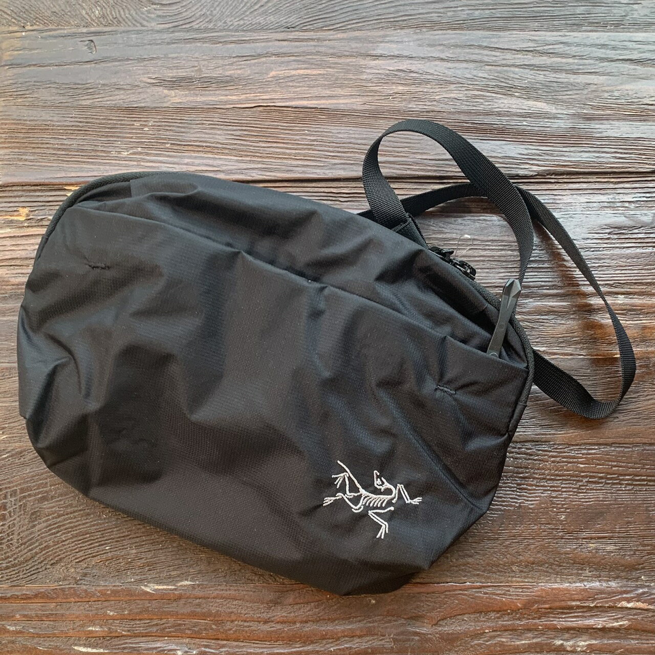 アークテリクス Arc'teryx 28414 ヒリアド6 クロスボディバック ショルダーバッグ アウトドア バッグ 超軽量 メンズ レディース ブランド インポート 人気商品 希少 ブラック 黒 BLACK