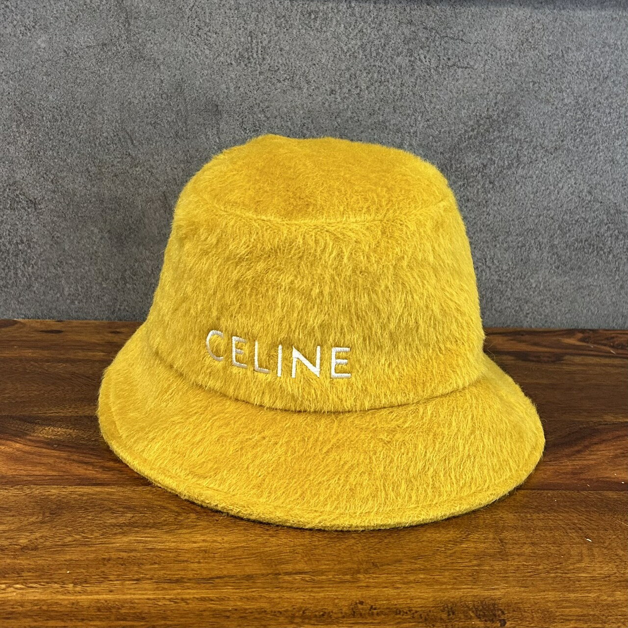 CELINE セリーヌ 2AUO4925R CELINE バケットハット ファジーウール お洒落 バケハ ロゴ ブランド 黒 BLACK 黄色　YELLOW サンシャインのサムネイル
