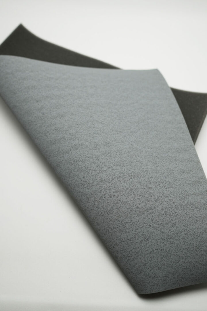 知る人ぞ知る特殊加工素材 還元くんに使用している鉱物、グラファイトシリカ、メビウスウォーターを特殊製法にて布に含浸させています。 布のグレー色は自然の色です。 ※この布は圧着ローラー機材の特殊工程で鉱物を含有させてあるため、色ムラや筋がでる...