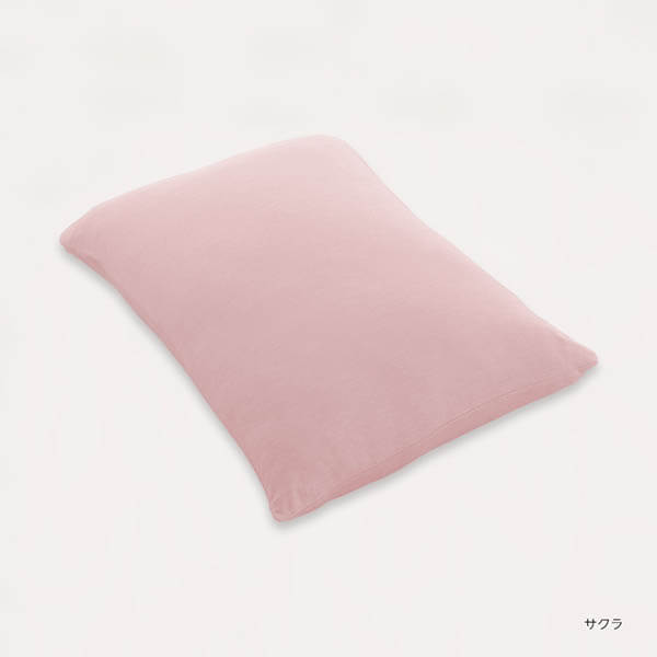 人生の三分の一は睡眠時間。 身体は、気づかないほど微弱な”心地よさ”も敏感に感じとります。 毎日を支える大切な時間を、TAKEFUの寝装品で気持ちよくお過ごしください。 なめらかな肌触りが、寝返りの摩擦による髪や肌へのダメージを軽減。肌に触れる優しい感触が、包まれる心地良さを一層大きくします。 ゆっくり優しく温まり、気持ちのいい眠りを助けます。 毎日使うものだけれど、ピローケースを頻繁に洗濯するのはとっても大変。TAKEFUはすぐれた抗菌力で雑菌の繁殖を抑制してくれるので衛生的。 除菌スプレーなどを使わなくてもいいので、赤ちゃんのいるご家庭でも安心です。 汗を吸い取ったあとの消臭性も、嬉しいポイントです。 ※「竹布」とは、天然の竹を原料にした繊維でつくられたものです。その肌触りは、竹から出来ているとは信じられないほど、ふんわりやわらかく、まるでシルクのよう・・・。使用されている竹は、約200種類の中から厳選し化学薬品を一切使わず徹底した管理のもとで作られており、人にも地球にもやさしい素材で、赤ちゃんからお年寄りまで安心してお使いいただけます。 竹布ってなに? 「竹布」は天然の竹を原料にした繊維でつくられています。 ところがその肌触りは、竹から出来ているとは信じられないほど、 ふんわりやわらかく、まるでシルクのよう・・・。 使用されている竹は、約200種類の中から厳選し化学薬品を一切使わず 徹底した管理のもとで作られており、人にも地球にもやさしい素材で、 赤ちゃんからお年寄りまで安心してお使いいただけます。 商品詳細 ●サイズ:43×60cm（中かぶせタイプ） ●素材:レーヨン（TAKEFU）70%（原料に竹を使用）、綿30% TAKEFUは竹材料100%で作られた再生セルロース繊維(レーヨン)です。 レーヨンとは木や竹などの植物から作られる繊維で、石油を原料とする 合成繊維とは異なります。 注意事項・漂白剤、蛍光増白剤入りの洗剤及び柔軟剤は使用しないでください。 ・タンブラー乾燥はお避け下さい。 ・洗濯後は形を整えて、風通しの良い日陰に干してください。