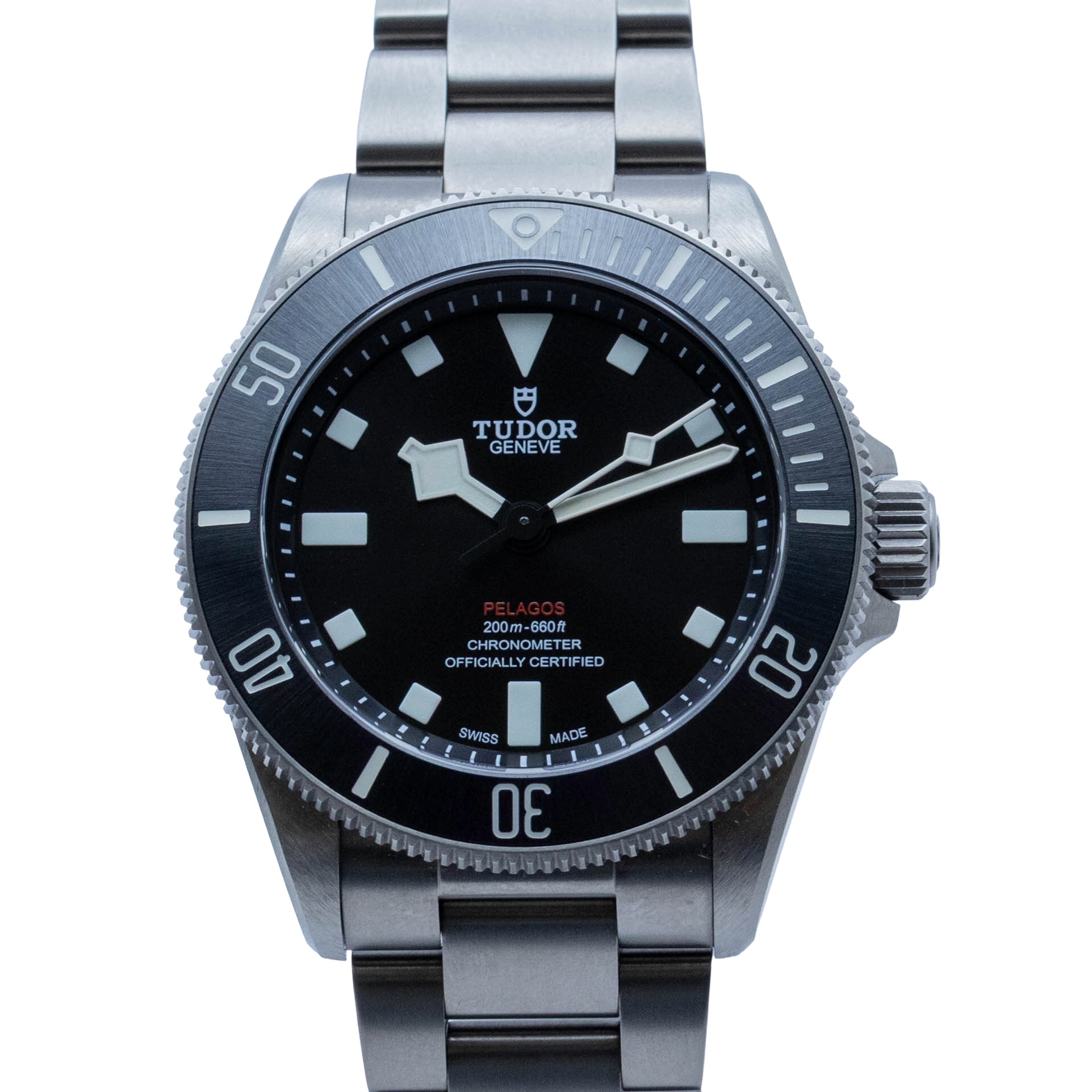 商品の状態 ガラス 非常に綺麗な状態 文字盤 非常に綺麗な状態 ベゼル 非常に綺麗な状態 ケース 目立たない細かい擦り傷少数 ベルトブレスレット 目立たない細かい擦り傷少数 備考 GMT店舗保証書付き（26/05/13迄有効） 商品の詳細 ブランド チューダー/チュードル TUDOR モデル名 ぺラゴス 39／TUDOR Pelagos 文字盤色 黒 Ref.No 25407N 付属品 箱・ギャランティ ギャランティー記載の年代 2024 ベルトサイズ 19.5cm ケース直径 39.0mm 日差 0 注意事項 商品について 当サイト内の商品ですが、各通販サイトで同一商品を同時販売しております。 他サイトでも出品している都合上、ご注文時間が早い方を優先させていただきます。予めご了承下さいますようお願い申し上げます。 掲載されている商品画像は、撮影状況やモニターの違いにより、実際の商品と色味が異なる場合があります。 商品の状態は、写真だけでは完全には伝わらない場合があります。 写真に写っていないダメージが存在する可能性があるため、商品の詳細な状態を知りたい場合は、お気軽にお問い合わせください。 以下の返品はお受付できません 1. 到着後14日以上経過した商品 2. 返品理由が商品説明に記載済の内容に関するものである場合 3. お届け時に同梱された付属品（箱、保証書、説明書、タグ など）が1つでも揃っていない場合 4. 当店発送時には無かった傷など状態の変化があった場合 5. 「イメージと違う」といった理由による返品