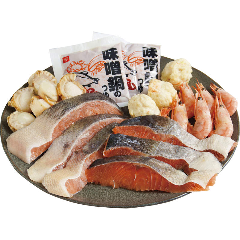 石狩鍋 460014【直送品】 北海道の郷土料理の石狩鍋。味噌ベースの出汁で秋鮭をメインに海鮮具材を加えた鍋セットです。味噌のまろやかなやさしい味わいで体が温まり、家族団欒の鍋におすすめです。秋鮭切身・ボイル甘えび・ボイル帆立、つまみ揚げ、味噌鍋のタレ