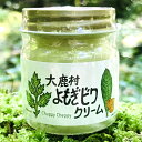 大鹿村 よもぎビワクリーム 40ml よもぎとビワ 野草のエナジーを閉じ込めた自然素材100％のクリーム 成分 米ぬか油、オリーブ油、ミツロウ、よもぎエキス、ビワの葉エキス 内容量 40ml 使用期限 （製造日より）3年 生産国 日本（長野県） 長野県下伊那郡にある大鹿村で作られた自然のエナジーがたっぷりと入った万能クリームです。村の標高1000mの山よもぎ、瀬戸内海の島に自生するビワの葉、オーストラリアの大自然の中でのびのび育ったミツバチのミツロウ(ノーザンライト社製)を使用。ご家族みんなでお使いいただけます。 自然素材100％の万能クリーム 大鹿村標高1000mの山よもぎ、瀬戸内海の島に自生するビワの葉の植物エキス入り オーストラリアノーザンライト社製のミツロウを使用 使用原料の特長 ●よもぎ……昔からよもぎの葉をもんで出血部分に当てると止血できるとされていました。また近年の研究ではヨモギ葉エキスにはヒスタミン遊離抑制およびヒアルロニダーゼ活性阻害が認められており、アトピー性皮膚炎などアレルギー性皮膚炎の抑制にも期待されています。 ●びわ葉……よもぎ同様、昔から薬効があるとして民間療法に用いられてきました。湿疹やあせもを治療する浴用剤や、神経痛、関節痛などに用いるビワ葉温灸、漢方薬として止咳・止嘔に用いられるなど。皮膚においては、ヒスタミン遊離抑制、活性酸素消去作用、抗酸化作用などの研究データが発表されており、化粧品にもよく用いられる成分のひとつです。大鹿村 よもぎビワクリーム 40ml よもぎとビワ 野草のエナジーを閉じ込めた自然素材100％のクリーム 成分 米ぬか油、オリーブ油、ミツロウ、よもぎエキス、ビワの葉エキス 内容量 40ml 使用期限 （製造日より）3年 生産国 日本（長野県） 長野県下伊那郡にある大鹿村で作られた自然のエナジーがたっぷりと入った万能クリームです。村の標高1000mの山よもぎ、瀬戸内海の島に自生するビワの葉、オーストラリアの大自然の中でのびのび育ったミツバチのミツロウ(ノーザンライト社製)を使用。ご家族みんなでお使いいただけます。 自然素材100％の万能クリーム 大鹿村標高1000mの山よもぎ、瀬戸内海の島に自生するビワの葉の植物エキス入り オーストラリアノーザンライト社製のミツロウを使用 使用原料の特長 ●よもぎ……昔からよもぎの葉をもんで出血部分に当てると止血できるとされていました。また近年の研究ではヨモギ葉エキスにはヒスタミン遊離抑制およびヒアルロニダーゼ活性阻害が認められており、アトピー性皮膚炎などアレルギー性皮膚炎の抑制にも期待されています。 ●びわ葉……よもぎ同様、昔から薬効があるとして民間療法に用いられてきました。湿疹やあせもを治療する浴用剤や、神経痛、関節痛などに用いるビワ葉温灸、漢方薬として止咳・止嘔に用いられるなど。皮膚においては、ヒスタミン遊離抑制、活性酸素消去作用、抗酸化作用などの研究データが発表されており、化粧品にもよく用いられる成分のひとつです。