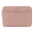 Kate Spade ケイトスペード Puffer Sleeve for up to 16 LaptopUniversal Laptop Sleeve・外側ポケット付き（Hollyhock Iridescent Blackは、ポケットなし）。・内側にフェイクファー素材を使用し、デバイスを保護。・16インチPC対応。・遊び心のある洗練されたkate spade new yorkのデザインでレベルアップ。kate spade NEW YORK1993年にニューヨークで誕生したケイト・スペード ニューヨーク (kate spade new york)はハンドバックを中心にアパレルやシューズ、アクセサリーなどを展開するライフスタイルブランドです。※画像はイメージです。送料無 送料無し製品特長 Kate Spade ケイトスペード Puffer Sleeve for up to 16 Laptop Universal Laptop Sleeve ・外側ポケット付き（Hollyhock Iridescent Blackは、ポケットなし）。 ・内側にフェイクファー素材を使用し、デバイスを保護。 ・16インチPC対応。 ・遊び心のある洗練されたkate spade new yorkのデザインでレベルアップ。 kate spade NEW YORK 1993年にニューヨークで誕生したケイト・スペード ニューヨーク (kate spade new york)はハンドバックを中心にアパレルやシューズ、アクセサリーなどを展開するライフスタイルブランドです。 女性たちにクリエイティブでカラフルなライフスタイルを提案しています。 製品仕様・お問い合わせ先 型番 KS052900 カラー Madison Rouge Nylon JANコード 0840171735277 対応機種 16インチPC 製品構成 ケース ×1 製造元 Incipio