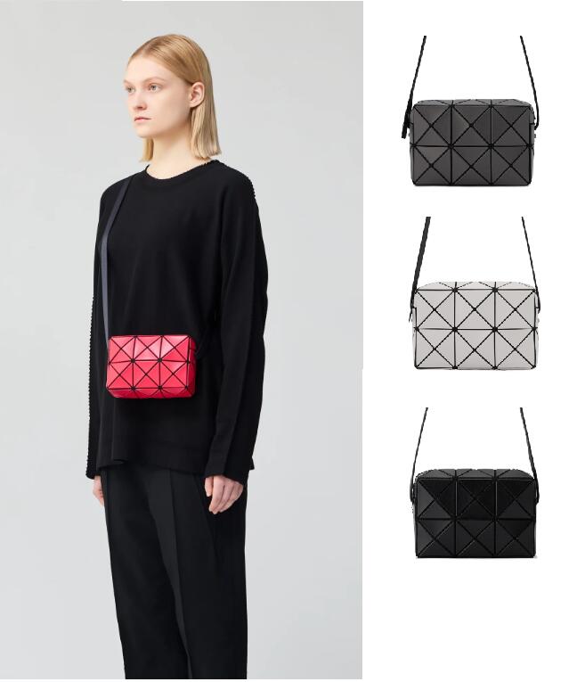 【あす楽】【海外配送可】【送料無料】【入手困難】【新品】ISSEY MIYAKE BAOBAO ショルダーバッグ CUBOID BAG マット AG661【大人気】のサムネイル