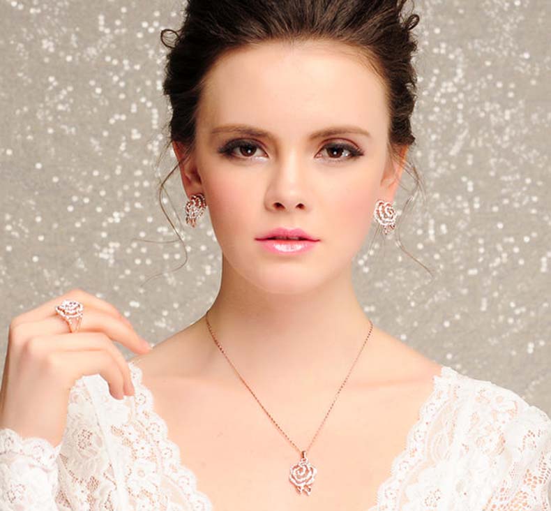 ブランドIUHA 18Kゴールドメッキ Rose ローズ バラ デザイン ピアス 金属アレルギーと変色防止 アクセサリー ギフト