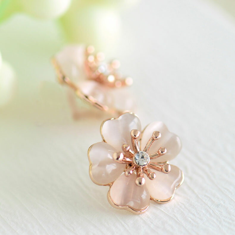 IUHA 【季節の花】桜ピアス　さくら 櫻 ミニサイズ