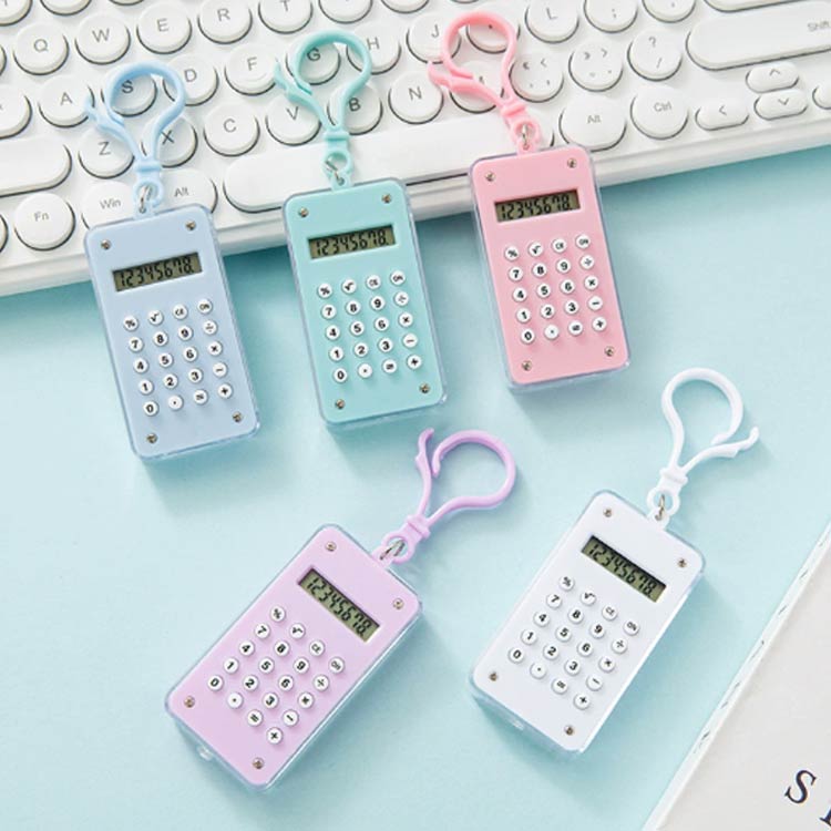 【2個セット】ミニ電卓 かわいい キーホルダー ミニ 電卓 キーリング 迷路 デジタル 計算器 計算機 小型 携帯 ポータブル 8桁 持ち運び便利 文房具 ステーショナリー おしゃれ かわいい 簡単 便利 オフィス 学校 学生 子供 数学 学習 文房具