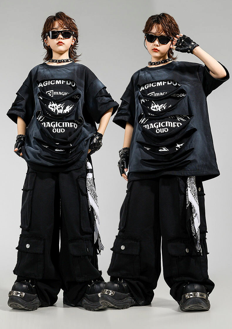 TRENDY FISHのダメージトップス ダンス衣装 キッズ ヒップホップ セットアップ 男の子 女の子 半袖 tシャツ パンツ かっこいい 子供服 演出服 ファッション 派手 ステージ衣装 かっこいい ゆったり 韓国 k-pop HIPHOP ストリート 発表会 練習着 舞台服 団体服 ブラック 110-180cm｜アングル2