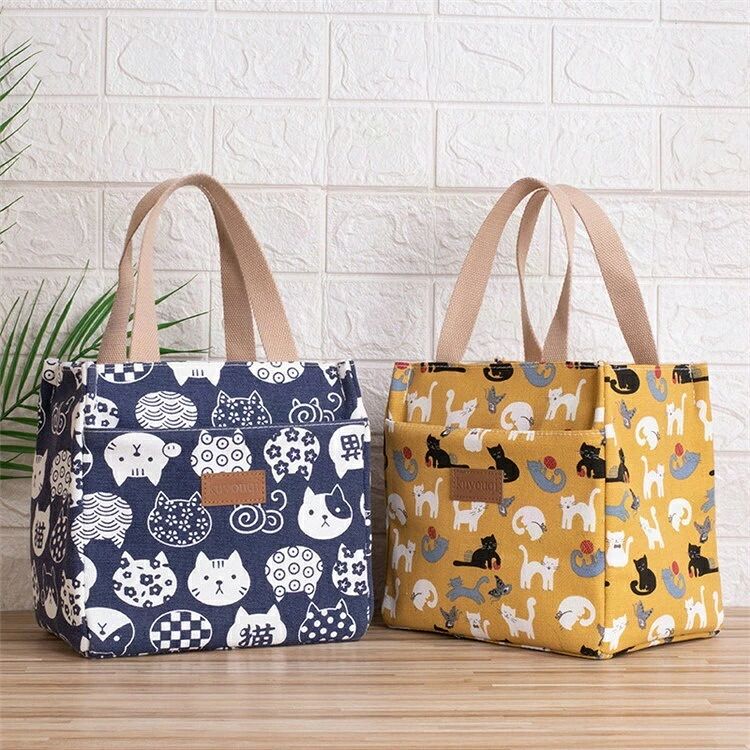 【商品コード】：y556820【素材】：PEVA、帆布綿織【カラー】：A B C D E F G H I J K【サイズ】：F(24*22*16)連携キーワード：ランチワイヤーバッグ 保冷バッグ 保冷ランチバッグ 撥水 抗菌おしゃれ クーラーバッグ がま口 ランチバッグ 縦型 ランチバック お弁当 飲み物 お弁当袋 ペットボトル 水筒 大きめ 大容量 保温 メンズ キッズ プラン ドゥ クルール シンプル【商品コード】：y556820 【素材】：PEVA、帆布綿織 【カラー】：A B C D E F G H I J K 【サイズ】：F(24*22*16) 連携キーワード：ランチワイヤーバッグ 保冷バッグ 保冷ランチバッグ 撥水 抗菌おしゃれ クーラーバッグ がま口 ランチバッグ 縦型 ランチバック お弁当 飲み物 お弁当袋 ペットボトル 水筒 大きめ 大容量 保温 メンズ キッズ プラン ドゥ クルール シンプル