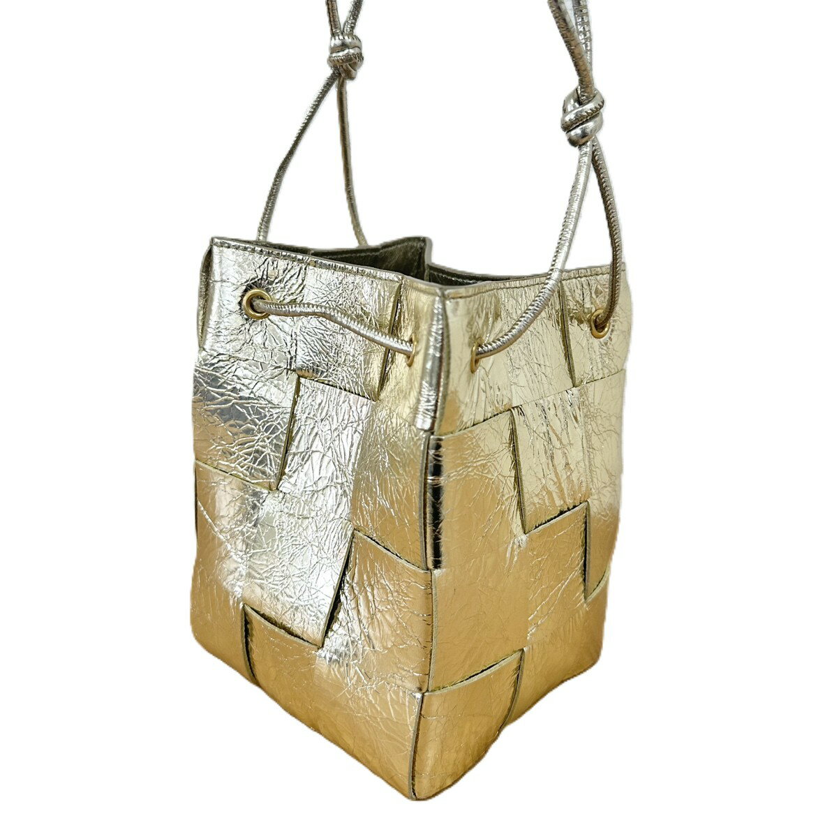 BOTTEGA VENETA マキシイントレチャート ゴールド バケット バッグ