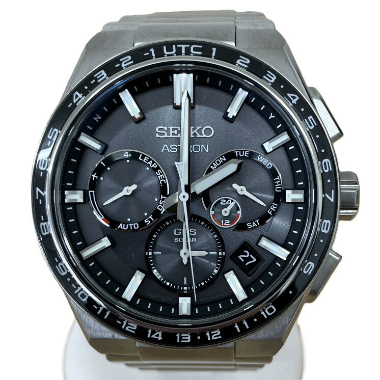 商品情報 ブランド SEIKO セイコー ライン ASTRON アストロン 型番 SBXC111 ケース材質 純チタン ケースサイズ 厚さ:12.2mm 横:42.7mm 縦:48.0mm 腕回り 約18cm ガラス材質 サファイア 駆動方式 ソーラーGPS衛星電波修正 付属品 箱、余りコマ、保証書（4年保証） 購入時期 2023.8月 備考 目立った傷や汚れのない美品です。
