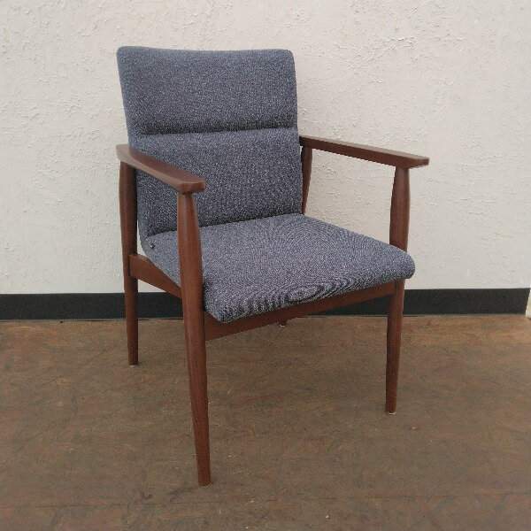 【送料無料！】 OKAMURA オカムラ ロビーチェア 1人掛け L114 L114MD-FXW4 ミディアムブルー インディゴ L114チェア Mタイプ 木脚 肘付 スツール ロースツール オットマン ベンチスツール 待合椅子 待合いす ベンチ 1人用 休憩所 病院 待合室 ロビー