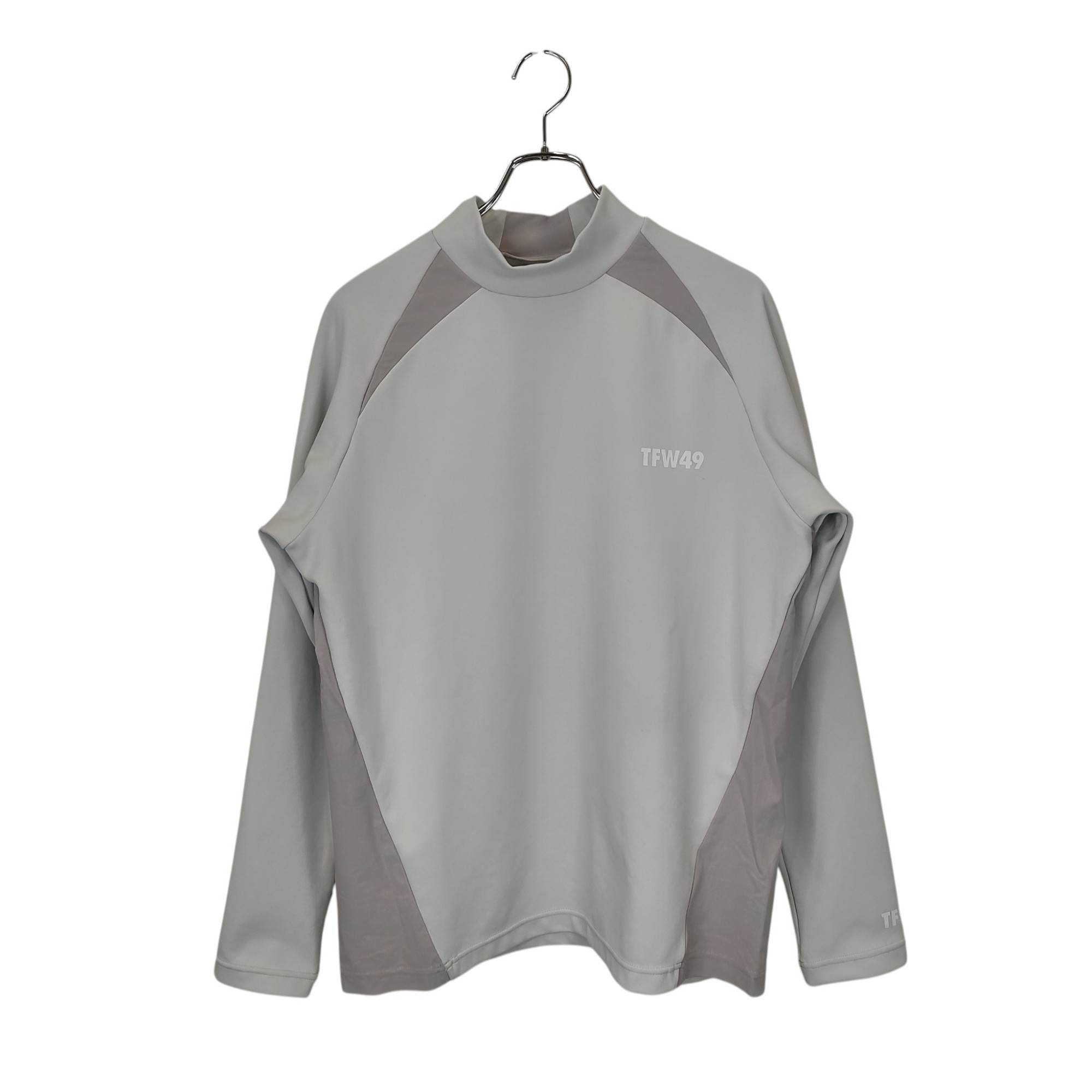 商品状態 コンディションランク コンディション詳細 ・背面 下部ロゴ部分 一部剥げ 商品コード IT9LNAOZPW6C ブランド TFW49 ティーエフダブリュー ゴルフ アイテム名 25AW SIDE PANEL LONG SLEEVE MOCKNECK ダンボール 長袖 モックネック Tシャツ 対象 メンズ カラー ライトグレー 商品型番 T102520022 素材表記 画像参照 サイズ XL 実寸 実寸〈多少の誤差はご容赦ください〉 肩幅：cm 身幅：58cm 着丈：67cm 袖丈：cm 裄丈：86cm 参考定価 28600円 付属品 画像に移っているものが全てになります。 取扱い店舗 発送に関して全国一律800円