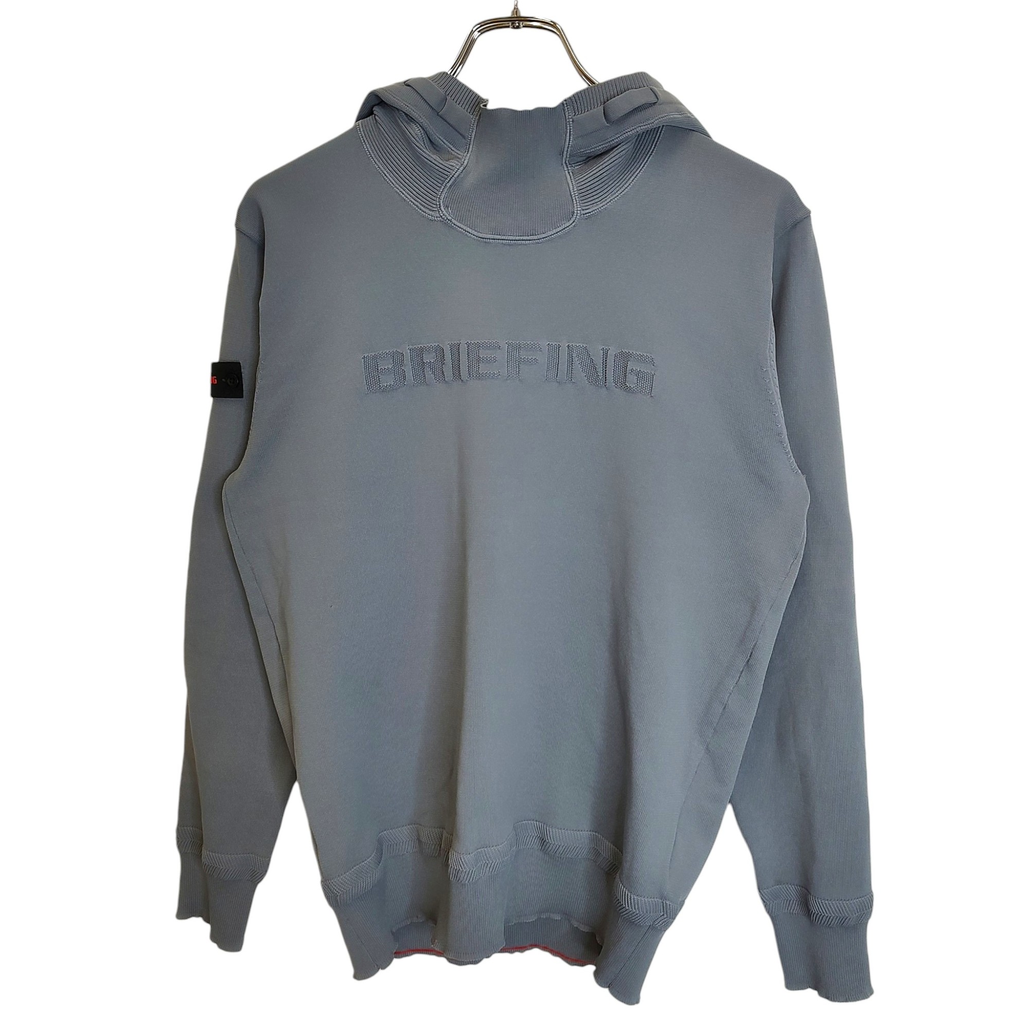 商品状態 コンディションランク コンディション詳細 商品コード ITS6837F8JE8 ブランド BRIEFING GOLF ブリーフィングゴルフ アイテム名 23SS Hooded sweater hoodie フード付きセーター パーカー 対象 メンズ カラー グレー 商品型番 BRG231M30 素材表記 画像参照 サイズ S 実寸 実寸〈多少の誤差はご容赦ください〉 肩幅：45cm 身幅：49cm 着丈：62cm 袖丈：59cm 裄丈：cm 参考定価 円 付属品 画像に移っているものが全てになります。 取扱い店舗 発送に関して全国一律800円