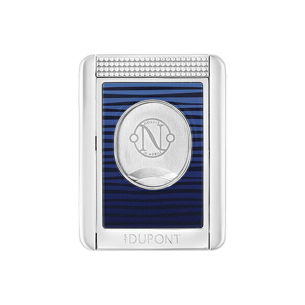 メーカー：S.T.Dupont エス・テー・デュポン製品名：003441JANコード：3597390312198タイプ：Cigar Cutter Stand素材：真鍮カラー：シルバー×ブルーサイズ：縦64 × 横49 × 奥行7mm重量：52g商品詳細：20'000 Leagues under the seas 『海底二万マイル』の壮大な世界観にオマージュを捧げ、エス・テー・デュポンの卓越したクラフツマンシップを結集したリミテッドエディション。 本モデルは、深海を思わせるブルーラッカーに、ノーチラス号のロゴを刻印したシガーカッター・スタンド。クロームとポリッシュ仕上げが、艶やかで洗練された美しさを引き立てます。 【仕様】 ・シャイニー仕上げの波模様プリント装飾 ・ノーチラス号のロゴ刻印 ・『海底二万マイル』モチーフ ・ブルーラッカー ・シガーカッタースタンドS.T.Dupont エス・テー・デュポン 003441 20'000 Leagues under the seas 海底2万マイル シガーカッタースタンド シルバー×ブルー 真鍮メーカー希望小売価格はメーカーカタログに基づいて掲載していますメーカー：S.T.Dupont エス・テー・デュポン製品名：003441JANコード：3597390312198タイプ：Cigar Cutter Stand素材：真鍮カラー：シルバー×ブルーサイズ：縦64 × 横49 × 奥行7mm重量：52g商品詳細：20'000 Leagues under the seas 『海底二万マイル』の壮大な世界観にオマージュを捧げ、エス・テー・デュポンの卓越したクラフツマンシップを結集したリミテッドエディション。 本モデルは、深海を思わせるブルーラッカーに、ノーチラス号のロゴを刻印したシガーカッター・スタンド。クロームとポリッシュ仕上げが、艶やかで洗練された美しさを引き立てます。 【仕様】 ・シャイニー仕上げの波模様プリント装飾 ・ノーチラス号のロゴ刻印 ・『海底二万マイル』モチーフ ・ブルーラッカー ・シガーカッタースタンドS.T.Dupont エス・テー・デュポン 003441 20'000 Leagues under the seas 海底2万マイル シガーカッタースタンド シルバー×ブルー 真鍮