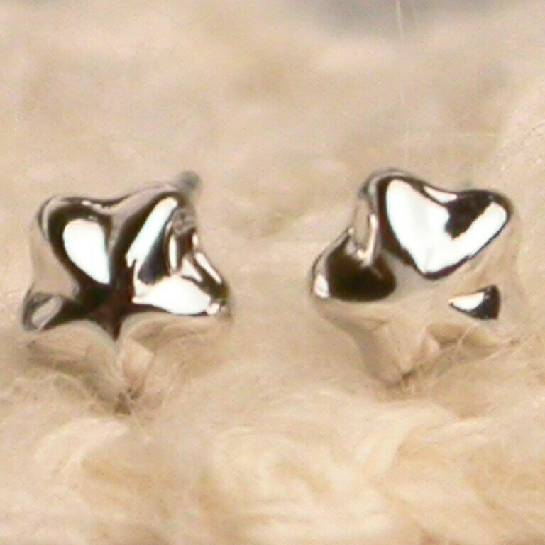 （262906）星型 ピアス K18ホワイトゴールド ぷっくりとした星のピアス 4mm レディース 女性 プレゼント