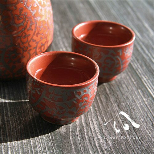 美濃焼 赤たこ唐草 1号 冷酒器 セット 徳利 おちょこ 陶器 日本製 酒器セット ペア お猪口 ぐい呑み 和食器 ギフト プレゼント 贈り物 お祝い 誕生日 結婚祝い 還暦祝い 内祝い