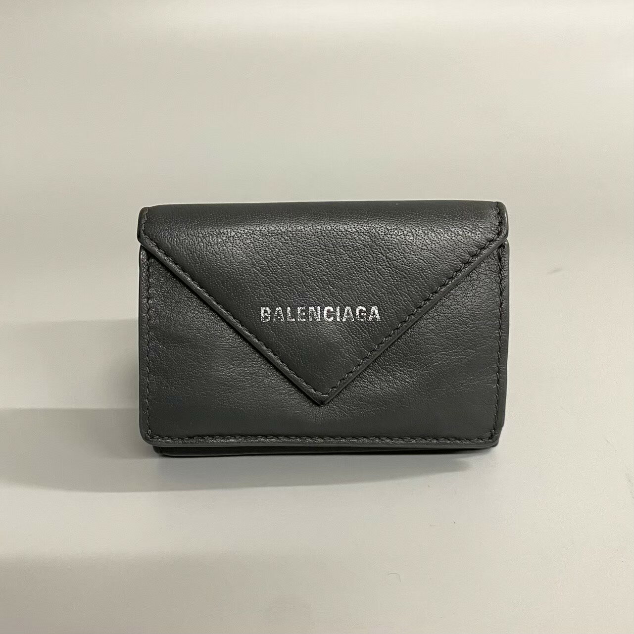 【ポイント2倍】美品 レア BALENCIAGA バレンシアガ ロゴ ペーパーミニウォレット レザー 本革 三つ折り 財布 ミニ ウォレット グレー 23111 【送料無料】【中古】