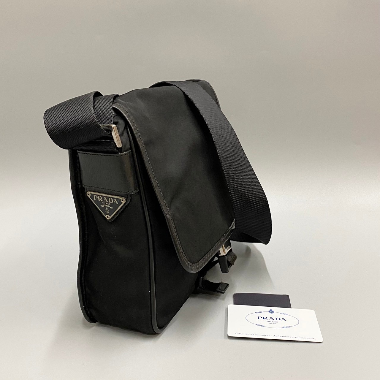 【ポイント5倍】極上 美品 希少品 カード付 PRADA プラダ 三角ロゴ 金具 ナイロン レザー 本革 ミニ ショルダーバッグ ポシェット ブラック 02427【送料無料】【中古】