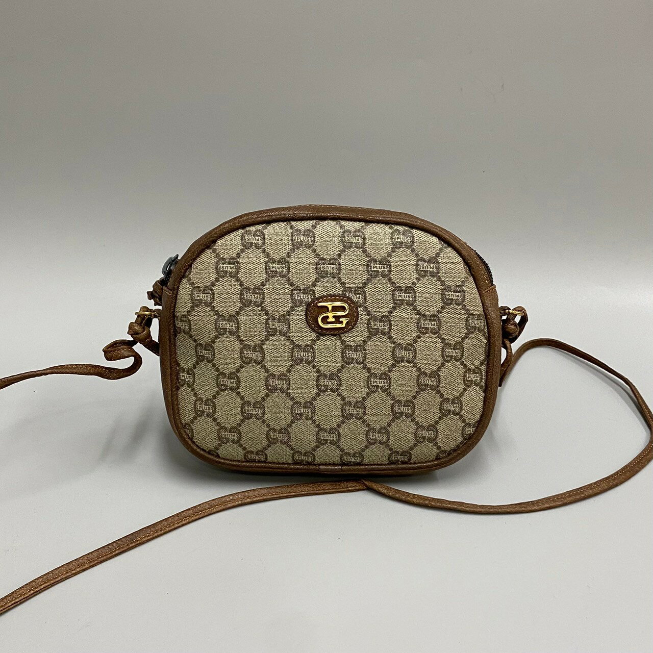 【ポイント5倍】美品 GUCCI グッチ グッチプラス ヴィンテージ GGモノグラム レザー ミニ ショルダーバッグ サコッシュ クロスボディバッグ ブラウン 87837 【送料無料】【中古】