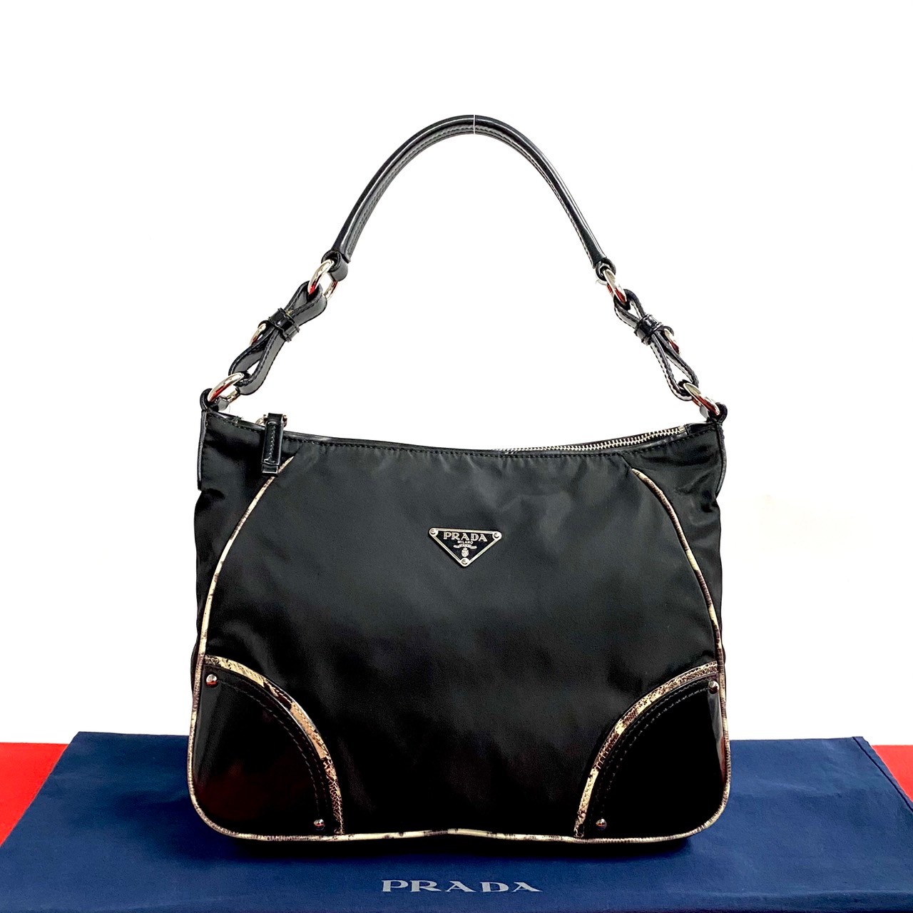 ✨希少✨ プラダ シティーカーフ レザー フラップ ボディバッグ ✨希少✨ プラダ シティーカーフ レザー フラップ ボディバッグ